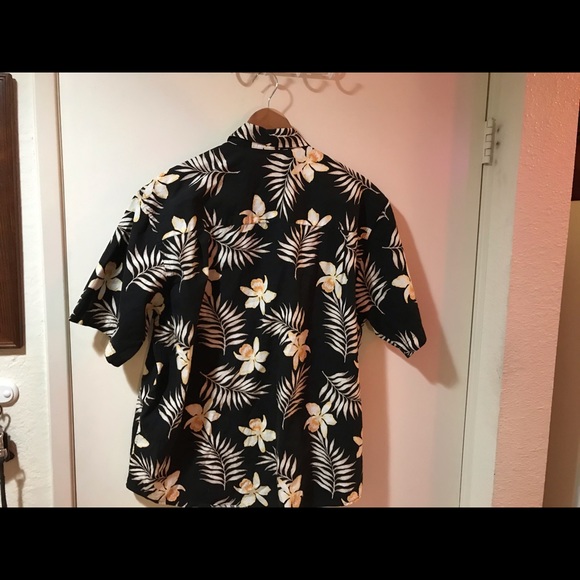 Beautiful Aloha Shirt Black w Yellow Orchids - Picture 5 of 7